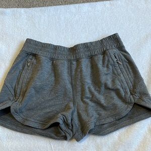 Lululemon shorts size 4